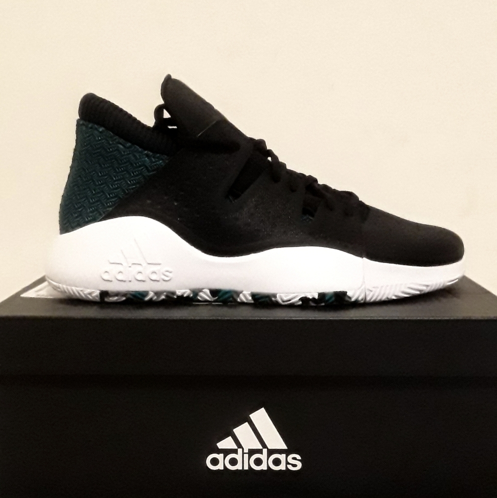Adiddas Pro Vision Basketball Shoes  (Men)
